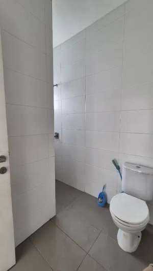 Rumah Bagus Terawat Cluster Alamanda JGC Jak Tim lokasi di Cakung, tersedia melalui melalui situs Olx