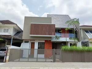 Rumah bangunan mandiri, Tropical Minimalis, di Perum Puspita Loka BSD lokasi di Serpong, tersedia melalui melalui situs Olx