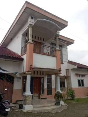 Rumah Baturaden Purwokerto Pinggir JalanTanah Luas lokasi di Baturaden, tersedia melalui melalui situs Olx