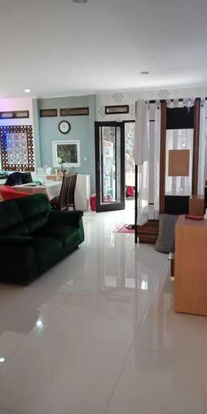 Rumah di Komplek Elite Alam Melati Parakan Mas Antapani Tengah lokasi di Antapani (Cicadas), tersedia melalui melalui situs Olx