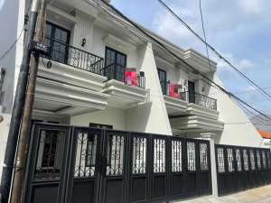 Rumah Lux Siap Huni Dalam Komplek di Pondok Bambu, Duren sawit lokasi di Duren Sawit, tersedia melalui melalui situs Olx