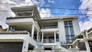 Rumah Mewah Murah Strategis Tengah Kota Dekat Pajajaran Surken lokasi di Bogor Tengah - Kota, tersedia melalui melalui situs Olx