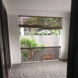 rumah mewah rasa villa di sayap Hegarmanah lokasi di Cidadap, tersedia melalui melalui situs Olx