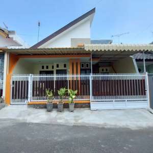 Rumah Modern Estetic lokasi Strategis di Tengah Kota Probolinggo lokasi di Kanigaran, tersedia melalui melalui situs Olx