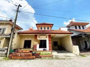 Rumah Nyaman 224m2 Cluster Tepi Jalan Raya Mangesti Gentan lokasi di Baki, tersedia melalui melalui situs Olx