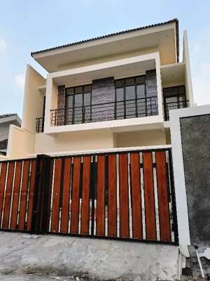 Rumah Wonorejo Selatan Dekat Medayu Utara Megah Mewah Kolam Renang lokasi di Rungkut, tersedia melalui melalui situs Olx