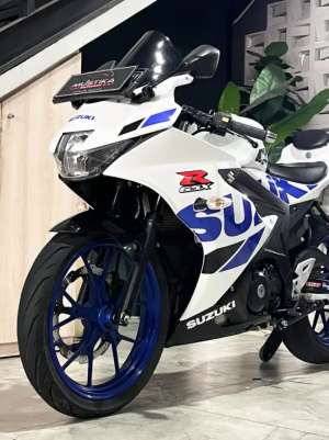 Jual bekas Super Keren Suzuki GSX 150 R th 2020 - Radhe Mustika,lokasi di Bugul Kidul