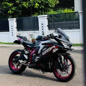 Jual bekas TERMURAH ZX25R RED CHASSIS ABS 2021 LOW KM,lokasi di Jatinegara