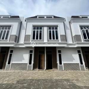 townhouse inti kota sekip luxe daerah amir hamzah dan adam malik lokasi di Medan Barat, tersedia melalui melalui situs Olx