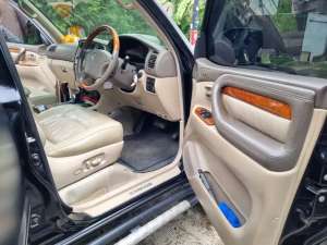 Jual bekas Toyota cygnus 2005 bensin hitam mulus no minus,lokasi di 