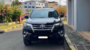 Jual bekas Toyota Fortuner 2.4 VRZ AT 2017 diesel hitam,lokasi di Jakarta DKI