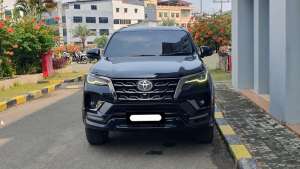 Jual bekas Toyota Fortuner New4x2 2.8 GR Sport AT DSL 2022 hitam cash kredit proses bisa dibantu,lokasi di Jakarta DKI