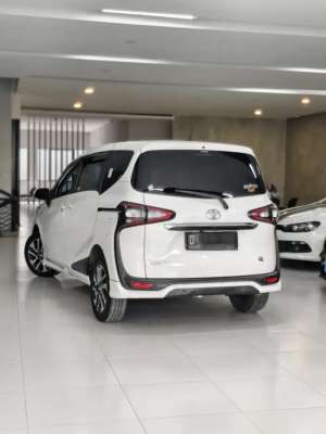 Jual bekas Toyota Sienta Q AT 2017,lokasi di 