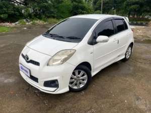 Jual bekas Toyota Yaris 1.5 TRD Sportivo Bensin-MT 2012 Putih LES,lokasi di 