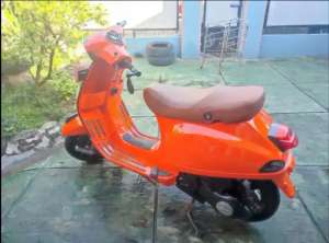 Jual bekas Vespa Matic S 3v Orange Original,lokasi di Enggal