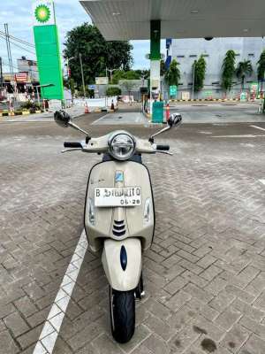 Jual bekas Vespa Piagio Primavera 2023 S tangan pertama,lokasi di Kebon Jeruk