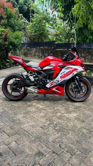 Jual bekas ZX25R Ninja 250 tipe ABS QUICK SHIFTER,lokasi di Ciledug