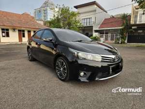 Jual bekas 2016 Toyota Corolla Altis 1.8 V Sedan hitam,lokasi di Jawa Timur