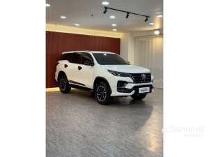 Jual bekas 2023 Toyota Fortuner 2.8 GR Sport 4X2 SUV odo 25 Ribuan,lokasi di Jawa Barat