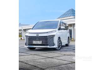Jual bekas 2023 Toyota Voxy 2.0 Non Premium Color MPV,lokasi di Banten