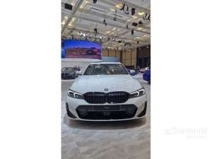 Jual bekas 2025 BMW 330i 2.0 M Sport Touring Wagon,lokasi di Jawa Barat