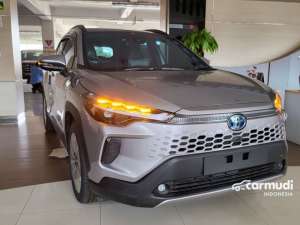 Jual bekas 2025 Toyota Corolla Cross 1,8 Hybrid SUV Warna Metal StreamSilver,lokasi di DKI Jakarta