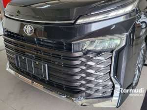 Jual bekas 2025 Toyota Voxy 2,0 Premium Color MPV Gliter Black,lokasi di Jawa Barat