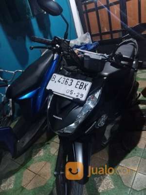 Jual bekas Honda beat street th.2024 KM baru 2000 on going like New liat pasti suka,lokasi di Kota Depok
