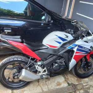 Jual bekas Honda CBR 150R CBU Thailand Red White Blue 2014,lokasi di Kab. Bogor
