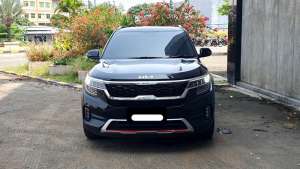Jual bekas Kia Seltos All New GT Line 2022 hitam sunroof km 12 ribuan,lokasi di DKI Jakarta
