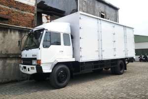 Jual bekas MULUSbanBARU MURAH Mitsubishi fuso engkel HL box aluminium 2013,lokasi di Jakarta DKI