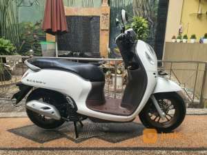 Jual bekas New Scoopy F1 Prestige 2022 -Mesin Mentah Masih 9.000KM-plaza motor,lokasi di Kota Medan