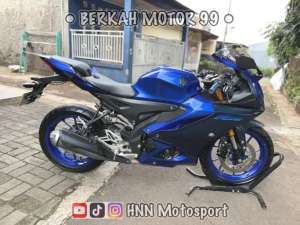 Jual bekas R15 V4 Tahun 2022 good condition murah,lokasi di Karang Tengah