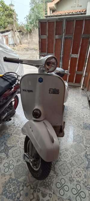 Jual bekas Vespa Super 1977 Warna Putih,lokasi di Jakarta Barat