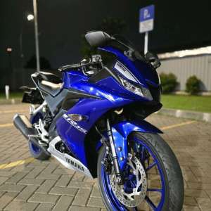 Jual bekas Yamaha YZF R15 V3 Motorbike Biru dengan Desain Eksklusif dari Brand Terkenal,lokasi di Depok