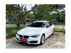 Jual bekas 2014 BMW 320i 2,0 Sport Sedan AT,lokasi di Jawa Barat