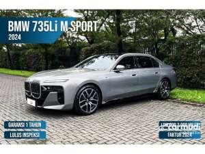 Jual bekas 2023 BMW 735i 3.0 M Sport Sedan LIKE NEW SUPER LOW ODO,lokasi di DKI Jakarta