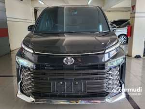 Jual bekas 2025 Toyota Voxy 2,0 Premium Color MPV Gliter Black Harga Termurah CashKredit,lokasi di Jawa Barat