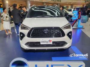 Jual bekas 2025 Toyota Yaris Cross 1,5 S HV SUV Hybrid GR Warna Putih Harga Promo Termurah,lokasi di DKI Jakarta