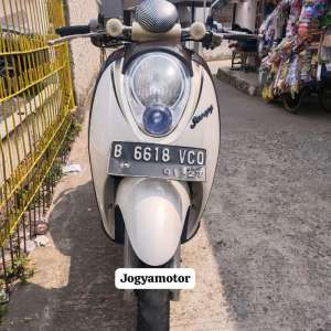 Jual bekas Honda Scoopy Karbu Th 2010 Warna putih motor bekas berkualitas jogyamotor,lokasi di Tangerang Selatan