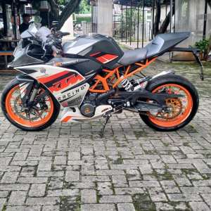 Jual bekas KTM RC 250 2015 Pemakaian 2016 FP Full Modifikasi Kondisi Istimewa Plat Kota Bekasi KM 1.200 an Berjalan,lokasi di Bekasi