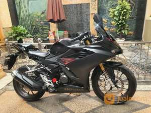 Jual bekas New CBR 150 Mantap Berkualitas-Odometer 15.000 KM-plaza motor,lokasi di Kota Medan