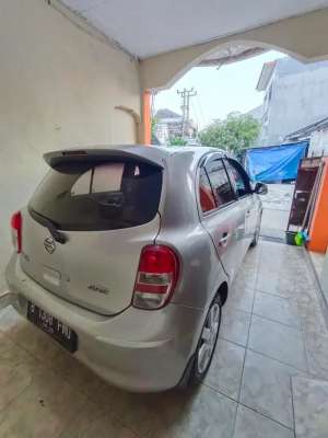 Jual bekas Nissan March 2011 Bensin,lokasi di 