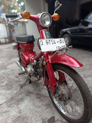 Jual bekas Sepeda motor Honda C70 merah klasik vintage second,lokasi di Bandung