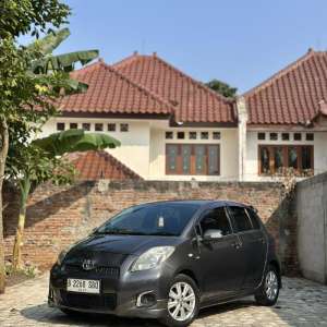 Jual bekas Toyota Yaris E 2012 Matic Grey,lokasi di Tangerang Selatan