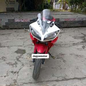 Jual bekas Yamaha R15 V2 tahun 2016 Cash Jogya Motor,lokasi di Tangerang Selatan