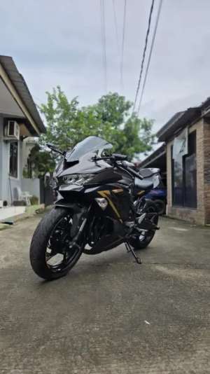 Jual bekas zx25r 2022 abs grey tangan pertama fresh,lokasi di Tapos