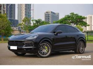 Jual bekas 2023 Porsche Cayenne 3.0 E-Hybrid Coupe SUV Platinum Edition Odo 3 Rbuan TERMURAH,lokasi di Banten