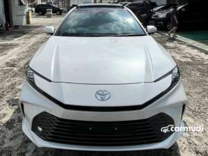 Jual bekas 2025 Toyota Camry 2,5 HV TSS 2 Premium Color Sedan Putih Hybrid TSS New Model Ready Harga CashKredit Call Me,lokasi di DKI Jakarta