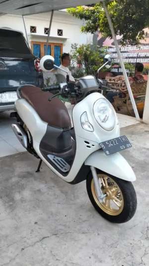 Jual bekas Bissmillah djual motor Honda Scoopy prestige 2021,lokasi di Kelapa Gading